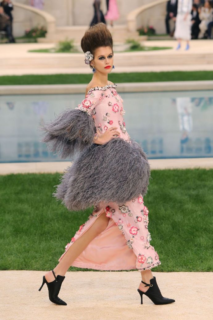 欧美美女超模二代Kaia Gerber为Chanel走秀图片